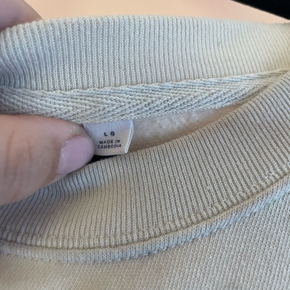 GAP Cream Sweater - Picture 2 of 2